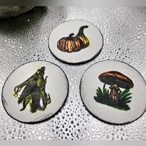"5/$25" Set Of 3 Round Canvas Hand Painted Watercolor Fall Themed Fridge Magnets - Picture 1 of 6
